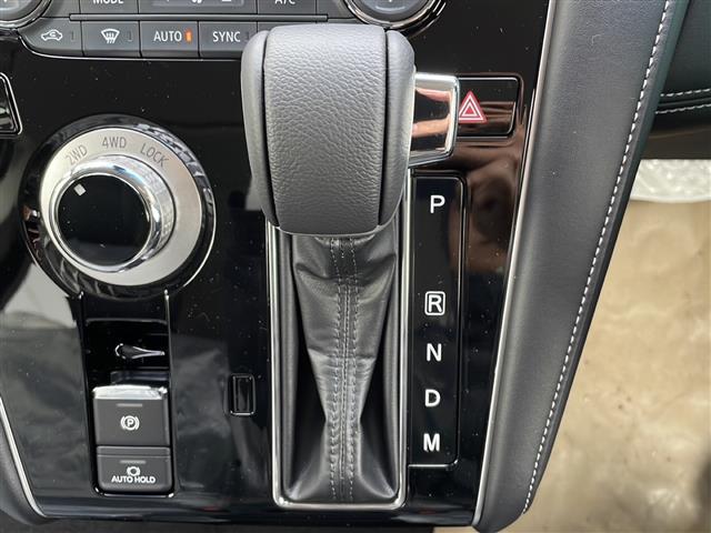 デリカD:5 シャモニー 純正SDナビ アラウンドビューモニター ETC フルセグテレビ プッシュスタート アイドリングストップ スペアキー ハンドルヒーター パワーシート シートヒーター 純正アルミホイール18インチ(14枚目)