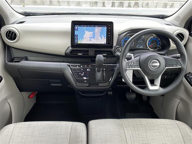 デイズ Ｘ　９インチ純正ナビ　アラウンドビューモニター　ディスプレイ付自動防眩式ルームミラー　ステアリングスイッチ　純正フロアマット　純正アルミホイール　オートライト　オートマチックハイビーム　パーキングアシスト（2枚目）