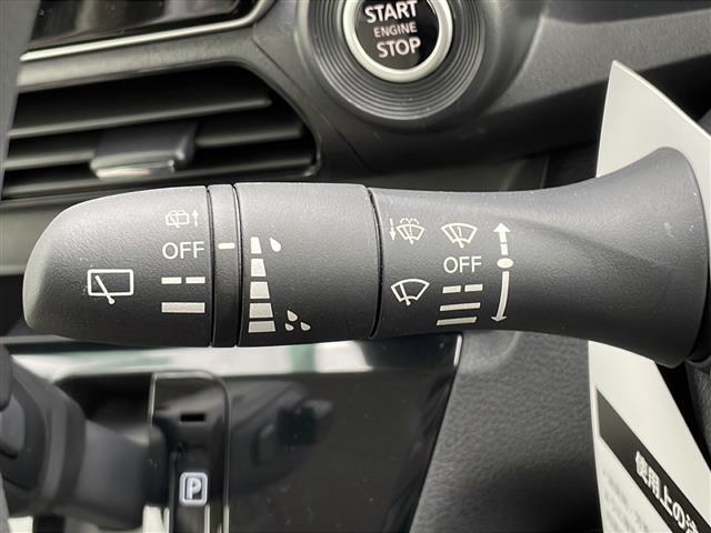 デイズ Ｘ　９インチ純正ナビ　アラウンドビューモニター　ディスプレイ付自動防眩式ルームミラー　ステアリングスイッチ　純正フロアマット　純正アルミホイール　オートライト　オートマチックハイビーム　パーキングアシスト（10枚目）