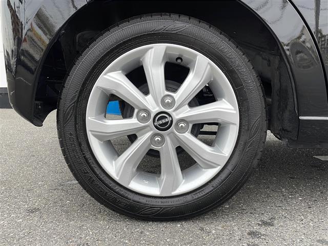 デイズ Ｘ　９インチ純正ナビ　アラウンドビューモニター　ディスプレイ付自動防眩式ルームミラー　ステアリングスイッチ　純正フロアマット　純正アルミホイール　オートライト　オートマチックハイビーム　パーキングアシスト（41枚目）