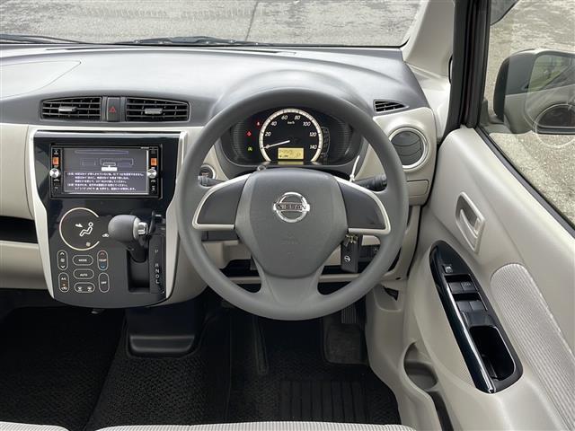 デイズ X 純正SDナビ アラウンドビューモニター フルセグTV ETC スマートキー プッシュスタート スペアキー1本 純正フロアマット アイドリングストップ ドアバイザー ドアロック連動自動格納機能(7枚目)