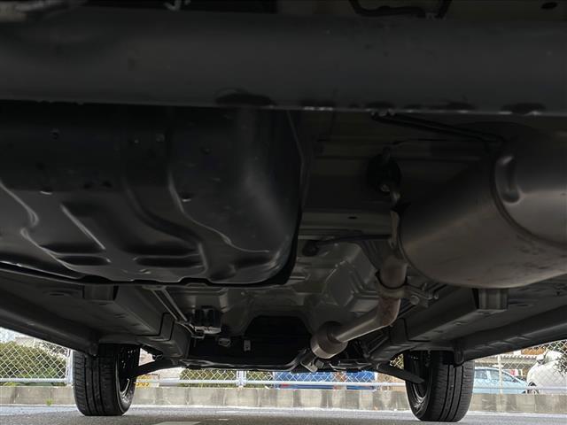 【下回り】目立つ錆や腐食もなくきれいな状態です！もちろん納車前には法定点検を実施致します！／／