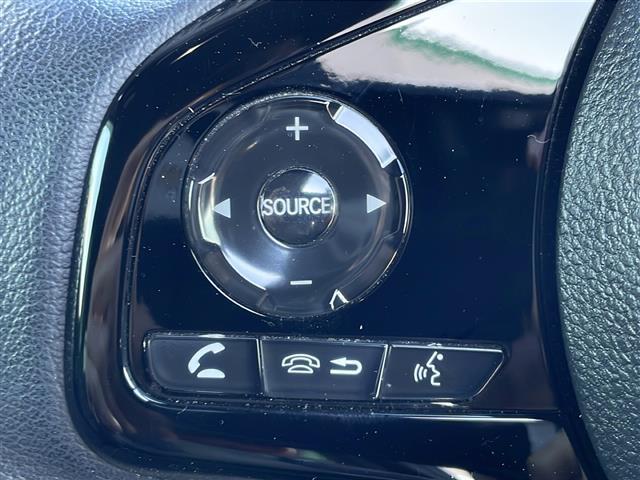 【　ステアリングスイッチ　】手元のスイッチでナビ操作が可能で、非常に便利な機能です！取り付けのナビによってはオプション設定となっております！詳しくはスタッフまで♪