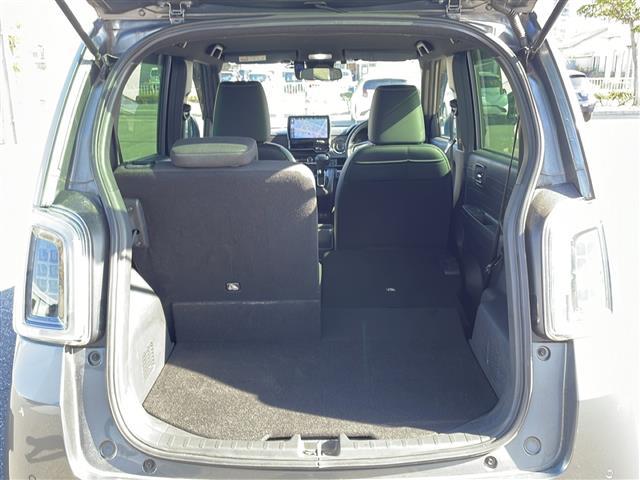 【　ラゲッジスペース　】リアシートを倒せばこの大容量！ダンボールなどの大きい荷物も釣り具などの長尺物まで様々載せられそうです！