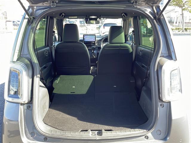 【　ラゲッジスペース　】リアシートを倒せばこの大容量！ダンボールなどの大きい荷物も釣り具などの長尺物まで様々載せられそうです！
