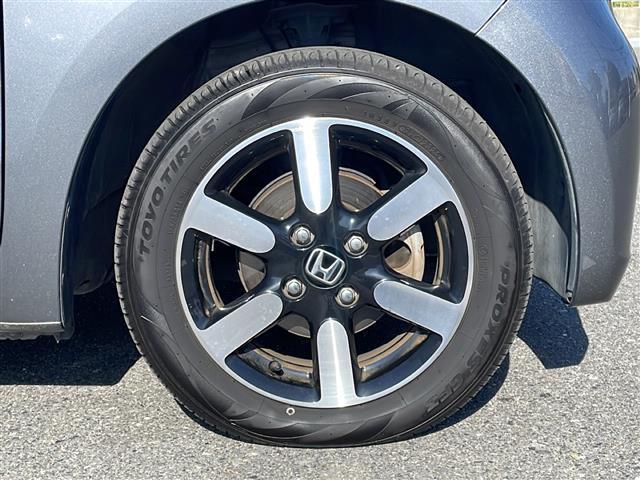 【　純正アルミホイール　】専用のアルミなので、お車のイメージにぴったり！社外のアルミやスタッドレスタイヤも取り扱いございます！ドレスアップもカスタマイズもお任せください！