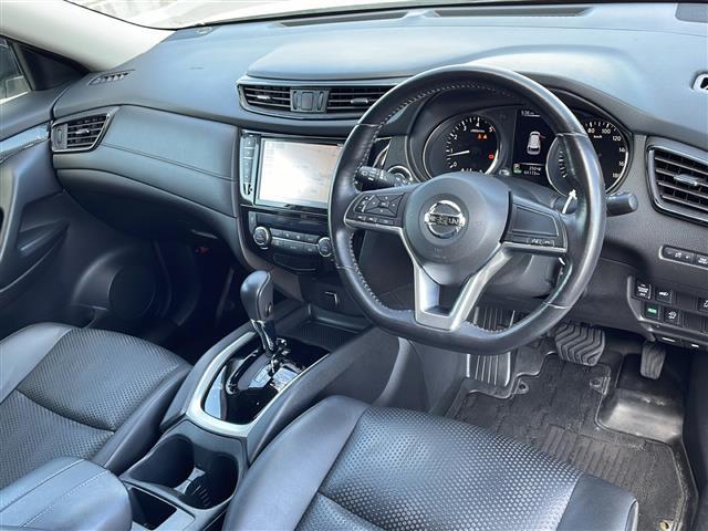 エクストレイル ２０Ｘ　純正９インチナビ　Ｂｌｕｅｔｏｏｔｈ　フルセグＴＶ　ＤＶＤ再生　フリップダウンモニター　エマージェンシーブレーキ　クリアランスソナー　スマートキー　プッシュスタート　スペアキー有　ワンオーナー　取説（17枚目）
