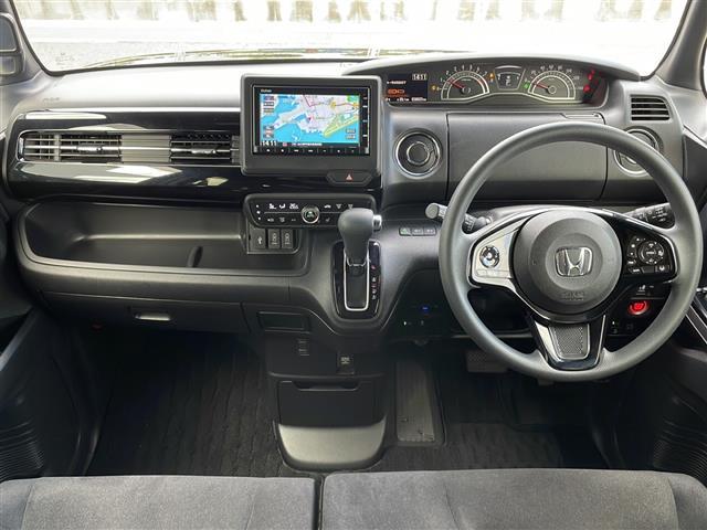 Ｎ－ＢＯＸカスタム Ｌ　純正ＳＤナビ　Ｂｌｕｅｔｏｏｔｈ　ＥＴＣ　ドライブレコーダー　バックカメラ　純正フロアマット　純正アルミホイール　前席シートヒーター　スマートキー　プッシュアップスタート　片側パワースライドドア（2枚目）