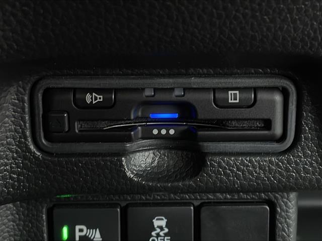 Ｎ－ＢＯＸカスタム Ｌ　純正ＳＤナビ　Ｂｌｕｅｔｏｏｔｈ　ＥＴＣ　ドライブレコーダー　バックカメラ　純正フロアマット　純正アルミホイール　前席シートヒーター　スマートキー　プッシュアップスタート　片側パワースライドドア（6枚目）