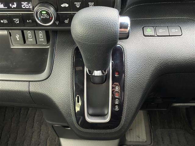 Ｎ－ＢＯＸカスタム Ｌ　純正ＳＤナビ　Ｂｌｕｅｔｏｏｔｈ　ＥＴＣ　ドライブレコーダー　バックカメラ　純正フロアマット　純正アルミホイール　前席シートヒーター　スマートキー　プッシュアップスタート　片側パワースライドドア（16枚目）