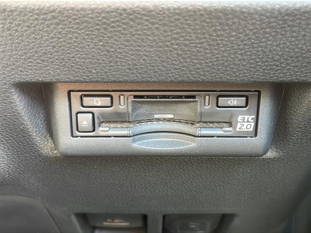 ランドクルーザー２５０ ＶＸ　デイスプレイオーディオ　フルセグテレビ　ＥＴＣ２．０　アラウンドビューモニター　デジタルインナーミラー　純正フロアマット　１８インチ純正アルミホイール　ルーフレール　電動リアゲート　レザーシート（6枚目）