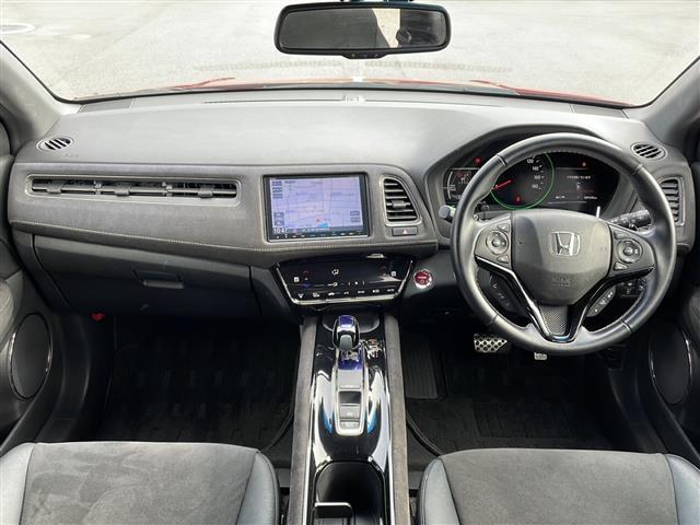 ヴェゼル ハイブリッドＲＳ・ホンダセンシング　純正８インチナビ　フルセグＴＶ　ＥＴＣ　ドラレコ　ホンダセンシング　車線維持支援システム　路外逸脱抑制機能　歩行者事故低減ステアリング　標識認識機能　先行車発進お知らせ機能　衝突軽減ブレーキ　純正ＡＷ（2枚目）