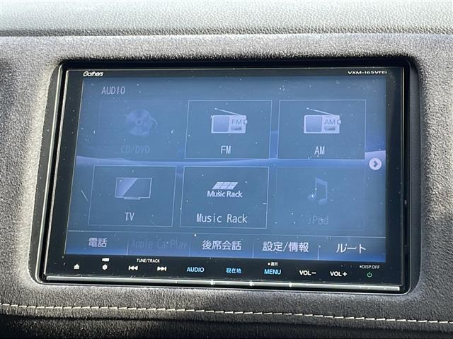 ヴェゼル ハイブリッドＲＳ・ホンダセンシング　純正８インチナビ　フルセグＴＶ　ＥＴＣ　ドラレコ　ホンダセンシング　車線維持支援システム　路外逸脱抑制機能　歩行者事故低減ステアリング　標識認識機能　先行車発進お知らせ機能　衝突軽減ブレーキ　純正ＡＷ（5枚目）