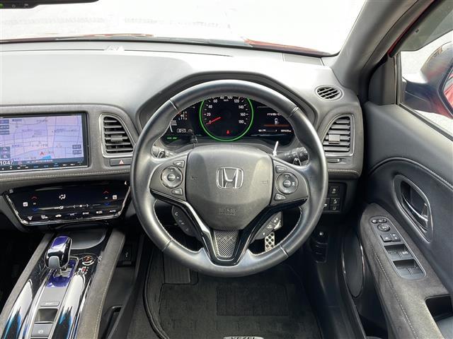 ヴェゼル ハイブリッドＲＳ・ホンダセンシング　純正８インチナビ　フルセグＴＶ　ＥＴＣ　ドラレコ　ホンダセンシング　車線維持支援システム　路外逸脱抑制機能　歩行者事故低減ステアリング　標識認識機能　先行車発進お知らせ機能　衝突軽減ブレーキ　純正ＡＷ（9枚目）