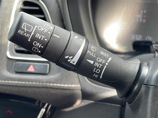 ヴェゼル ハイブリッドＲＳ・ホンダセンシング　純正８インチナビ　フルセグＴＶ　ＥＴＣ　ドラレコ　ホンダセンシング　車線維持支援システム　路外逸脱抑制機能　歩行者事故低減ステアリング　標識認識機能　先行車発進お知らせ機能　衝突軽減ブレーキ　純正ＡＷ（12枚目）