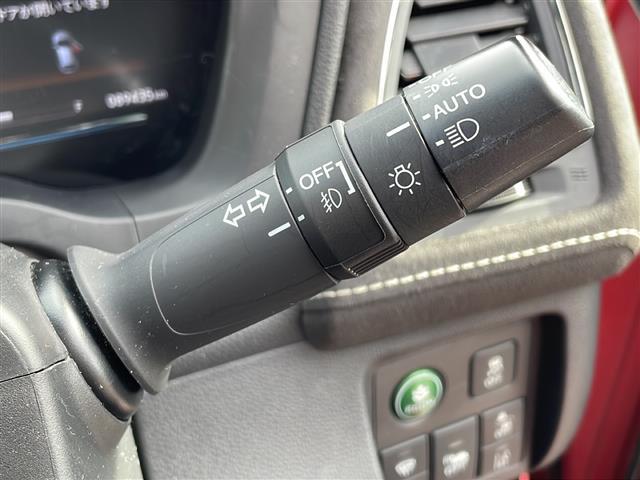 ヴェゼル ハイブリッドＲＳ・ホンダセンシング　純正８インチナビ　フルセグＴＶ　ＥＴＣ　ドラレコ　ホンダセンシング　車線維持支援システム　路外逸脱抑制機能　歩行者事故低減ステアリング　標識認識機能　先行車発進お知らせ機能　衝突軽減ブレーキ　純正ＡＷ（13枚目）