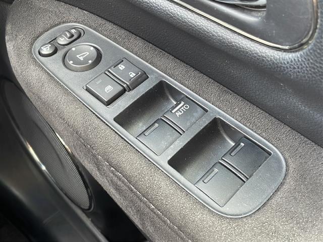 ヴェゼル ハイブリッドＲＳ・ホンダセンシング　純正８インチナビ　フルセグＴＶ　ＥＴＣ　ドラレコ　ホンダセンシング　車線維持支援システム　路外逸脱抑制機能　歩行者事故低減ステアリング　標識認識機能　先行車発進お知らせ機能　衝突軽減ブレーキ　純正ＡＷ（14枚目）