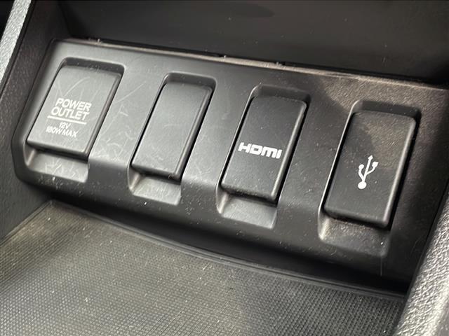 ヴェゼル ハイブリッドＲＳ・ホンダセンシング　純正８インチナビ　フルセグＴＶ　ＥＴＣ　ドラレコ　ホンダセンシング　車線維持支援システム　路外逸脱抑制機能　歩行者事故低減ステアリング　標識認識機能　先行車発進お知らせ機能　衝突軽減ブレーキ　純正ＡＷ（20枚目）