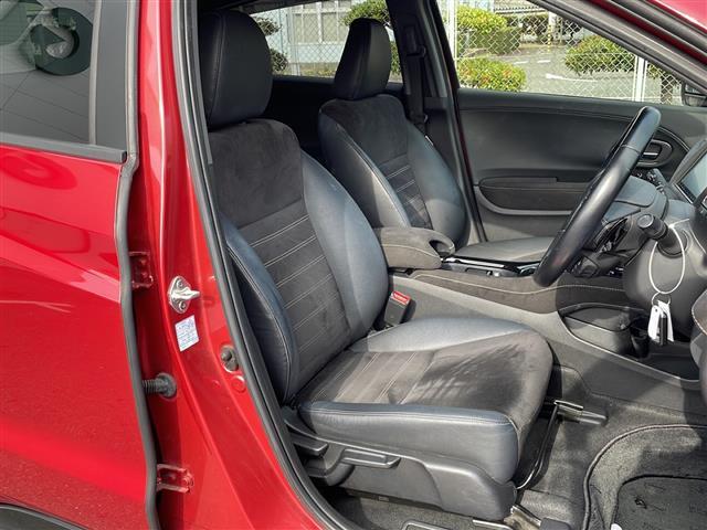 ヴェゼル ハイブリッドＲＳ・ホンダセンシング　純正８インチナビ　フルセグＴＶ　ＥＴＣ　ドラレコ　ホンダセンシング　車線維持支援システム　路外逸脱抑制機能　歩行者事故低減ステアリング　標識認識機能　先行車発進お知らせ機能　衝突軽減ブレーキ　純正ＡＷ（23枚目）