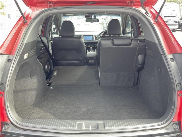 ヴェゼル ハイブリッドＲＳ・ホンダセンシング　純正８インチナビ　フルセグＴＶ　ＥＴＣ　ドラレコ　ホンダセンシング　車線維持支援システム　路外逸脱抑制機能　歩行者事故低減ステアリング　標識認識機能　先行車発進お知らせ機能　衝突軽減ブレーキ　純正ＡＷ（27枚目）