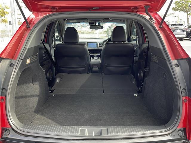 ヴェゼル ハイブリッドＲＳ・ホンダセンシング　純正８インチナビ　フルセグＴＶ　ＥＴＣ　ドラレコ　ホンダセンシング　車線維持支援システム　路外逸脱抑制機能　歩行者事故低減ステアリング　標識認識機能　先行車発進お知らせ機能　衝突軽減ブレーキ　純正ＡＷ（28枚目）