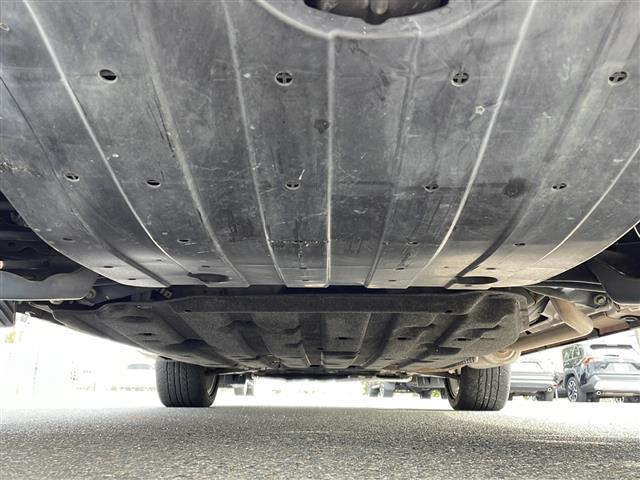 ヴェゼル ハイブリッドＲＳ・ホンダセンシング　純正８インチナビ　フルセグＴＶ　ＥＴＣ　ドラレコ　ホンダセンシング　車線維持支援システム　路外逸脱抑制機能　歩行者事故低減ステアリング　標識認識機能　先行車発進お知らせ機能　衝突軽減ブレーキ　純正ＡＷ（43枚目）