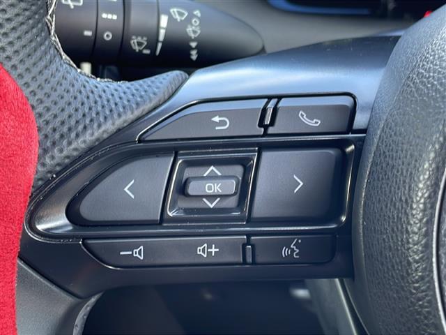 【　ステアリングスイッチ　】手元のスイッチでナビ操作が可能で、非常に便利な機能です！取り付けのナビによってはオプション設定となっております！詳しくはスタッフまで♪