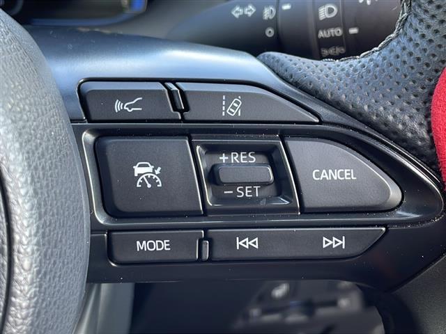 【　クルーズコントロール　】高速道路で便利な機能です！アクセルを離しても一定速度で走行ができる装備です！加速減速もスイッチ操作でＯＫです！