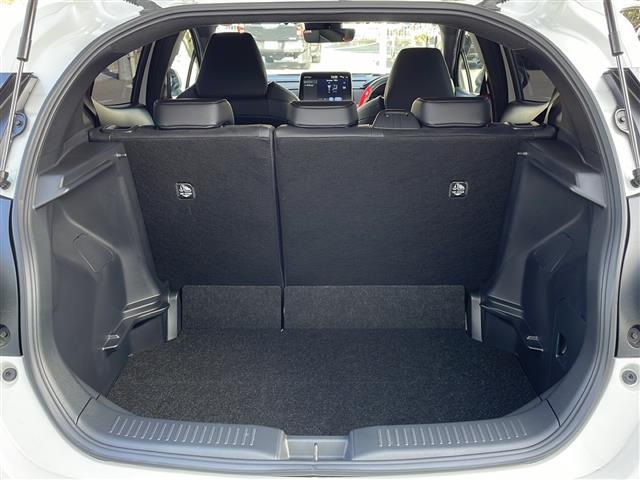 【　ラゲッジスペース　】リアシートを倒せばこの大容量！ダンボールなどの大きい荷物も釣り具などの長尺物まで様々載せられそうです！