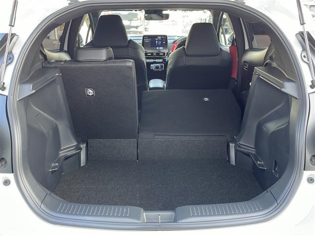 【　ラゲッジスペース　】リアシートを倒せばこの大容量！ダンボールなどの大きい荷物も釣り具などの長尺物まで様々載せられそうです！