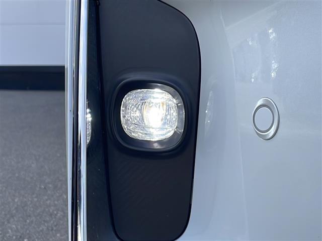 【　フォグランプ　】ヘッドライトよりも低い配光で、霧や豪雨、降雪による視界不良を改善します！