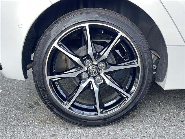 【　純正アルミホイール　】専用のアルミなので、お車のイメージにぴったり！社外のアルミやスタッドレスタイヤも取り扱いございます！ドレスアップもカスタマイズもお任せください！