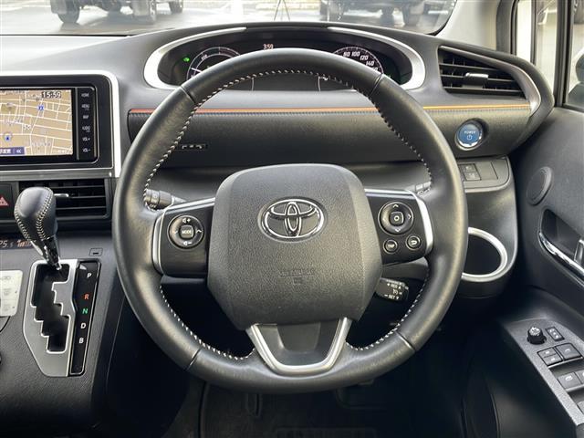 シエンタ ファンベースG クエロ ワンオーナー 純正SDナビ ETC ドライブレコーダー アラウンドビューモニター 純正フロアマット 純正アルミホイール スマートキー・スペアキー有 プッシュアップスタート 両側パワースライドドア(10枚目)