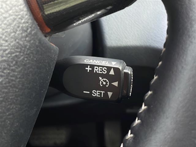 シエンタ ファンベースG クエロ ワンオーナー 純正SDナビ ETC ドライブレコーダー アラウンドビューモニター 純正フロアマット 純正アルミホイール スマートキー・スペアキー有 プッシュアップスタート 両側パワースライドドア(15枚目)