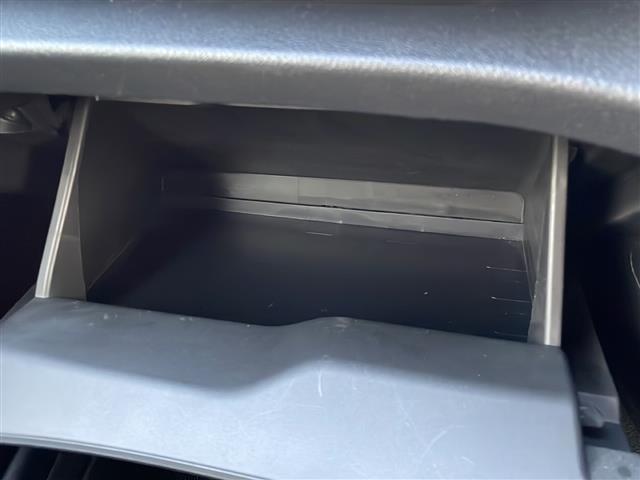 シエンタ ファンベースG クエロ ワンオーナー 純正SDナビ ETC ドライブレコーダー アラウンドビューモニター 純正フロアマット 純正アルミホイール スマートキー・スペアキー有 プッシュアップスタート 両側パワースライドドア(18枚目)