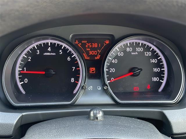 ノート Ｘ　ワンオーナー　純正ＳＤナビ　フルセグテレビ　Ｂｌｕｅｔｏｏｔｈ　ドライブレコーダー　プッシュスタート　電動格納ウィンカーミラー　アイドリングストップ　フロアマット　１４インチスチールホイール（6枚目）