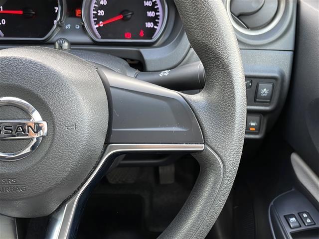 ノート Ｘ　ワンオーナー　純正ＳＤナビ　フルセグテレビ　Ｂｌｕｅｔｏｏｔｈ　ドライブレコーダー　プッシュスタート　電動格納ウィンカーミラー　アイドリングストップ　フロアマット　１４インチスチールホイール（9枚目）