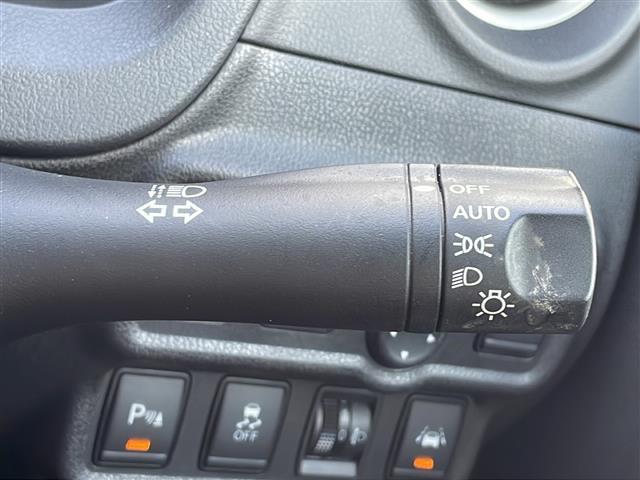 ノート Ｘ　ワンオーナー　純正ＳＤナビ　フルセグテレビ　Ｂｌｕｅｔｏｏｔｈ　ドライブレコーダー　プッシュスタート　電動格納ウィンカーミラー　アイドリングストップ　フロアマット　１４インチスチールホイール（11枚目）