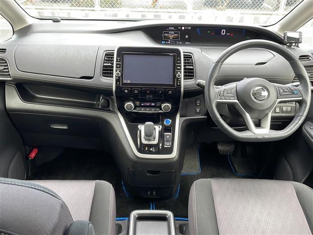 セレナ ｅ－パワー　ハイウェイスターＶ　フリップダウンモニター　純正９インチナビ　フルセグテレビ　プロパイロット　エマージェンシーブレーキ　両側パワースライドドア　ＥＴＣ　純正ドライブレコーダー　パーキングアシスト　スマートキー（2枚目）