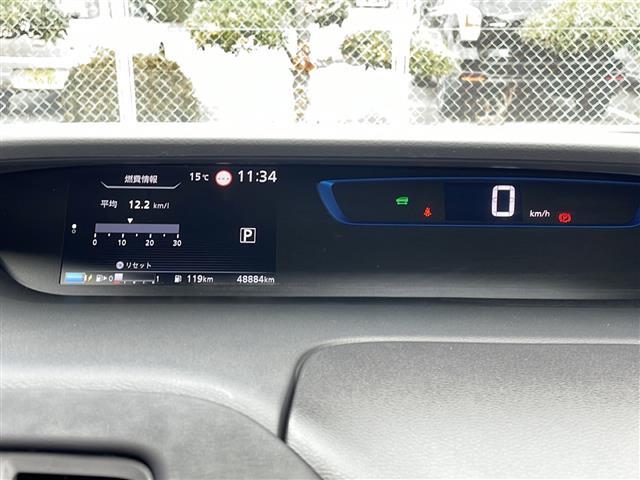 セレナ ｅ－パワー　ハイウェイスターＶ　フリップダウンモニター　純正９インチナビ　フルセグテレビ　プロパイロット　エマージェンシーブレーキ　両側パワースライドドア　ＥＴＣ　純正ドライブレコーダー　パーキングアシスト　スマートキー（7枚目）