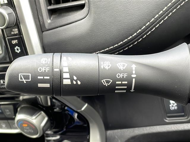 セレナ ｅ－パワー　ハイウェイスターＶ　フリップダウンモニター　純正９インチナビ　フルセグテレビ　プロパイロット　エマージェンシーブレーキ　両側パワースライドドア　ＥＴＣ　純正ドライブレコーダー　パーキングアシスト　スマートキー（11枚目）