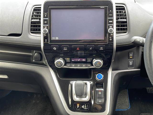 セレナ ｅ－パワー　ハイウェイスターＶ　フリップダウンモニター　純正９インチナビ　フルセグテレビ　プロパイロット　エマージェンシーブレーキ　両側パワースライドドア　ＥＴＣ　純正ドライブレコーダー　パーキングアシスト　スマートキー（17枚目）