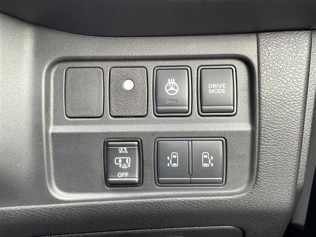 セレナ ｅ－パワー　ハイウェイスターＶ　フリップダウンモニター　純正９インチナビ　フルセグテレビ　プロパイロット　エマージェンシーブレーキ　両側パワースライドドア　ＥＴＣ　純正ドライブレコーダー　パーキングアシスト　スマートキー（18枚目）