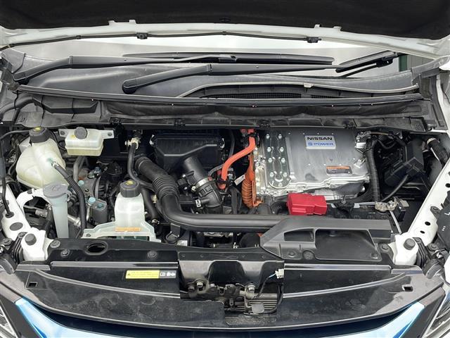 セレナ ｅ－パワー　ハイウェイスターＶ　フリップダウンモニター　純正９インチナビ　フルセグテレビ　プロパイロット　エマージェンシーブレーキ　両側パワースライドドア　ＥＴＣ　純正ドライブレコーダー　パーキングアシスト　スマートキー（42枚目）