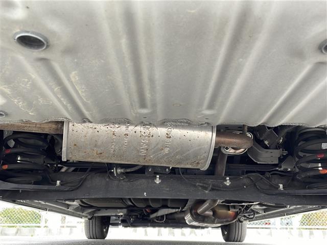 セレナ ｅ－パワー　ハイウェイスターＶ　フリップダウンモニター　純正９インチナビ　フルセグテレビ　プロパイロット　エマージェンシーブレーキ　両側パワースライドドア　ＥＴＣ　純正ドライブレコーダー　パーキングアシスト　スマートキー（43枚目）