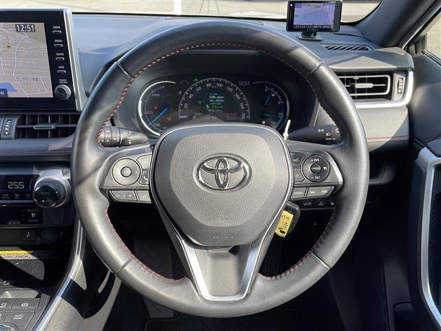 ＲＡＶ４ ＰＨＶ ブラックトーン　ワンオーナー　純正ディスプレイオーディオ　フルセグテレビ　パノラミックビューモニター　トヨタセーフティセンス　デジタルインナーミラー　ワイヤレス充電　ブラインドスポットモニター　ドライブレコーダー（9枚目）