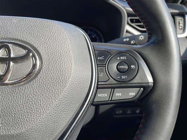 ＲＡＶ４ ＰＨＶ ブラックトーン　ワンオーナー　純正ディスプレイオーディオ　フルセグテレビ　パノラミックビューモニター　トヨタセーフティセンス　デジタルインナーミラー　ワイヤレス充電　ブラインドスポットモニター　ドライブレコーダー（11枚目）