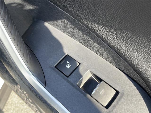 ＲＡＶ４ ＰＨＶ ブラックトーン　ワンオーナー　純正ディスプレイオーディオ　フルセグテレビ　パノラミックビューモニター　トヨタセーフティセンス　デジタルインナーミラー　ワイヤレス充電　ブラインドスポットモニター　ドライブレコーダー（15枚目）