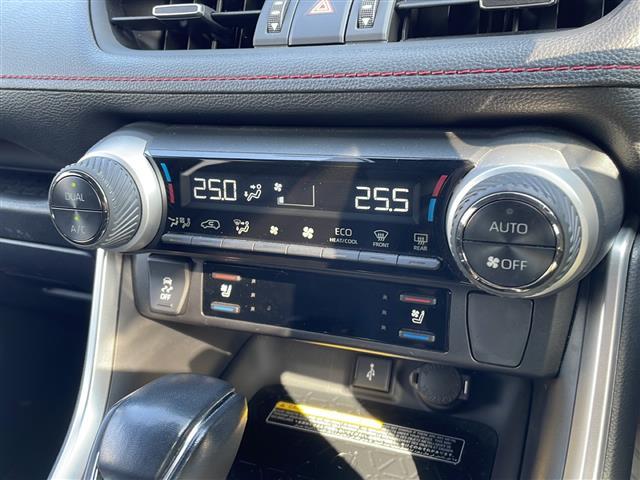 ＲＡＶ４ ＰＨＶ ブラックトーン　ワンオーナー　純正ディスプレイオーディオ　フルセグテレビ　パノラミックビューモニター　トヨタセーフティセンス　デジタルインナーミラー　ワイヤレス充電　ブラインドスポットモニター　ドライブレコーダー（17枚目）