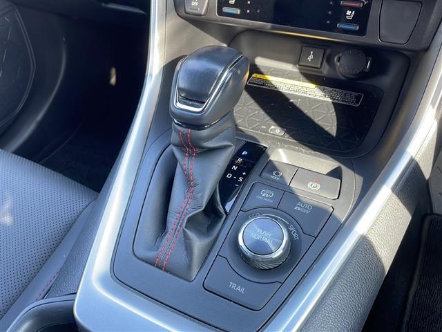 ＲＡＶ４ ＰＨＶ ブラックトーン　ワンオーナー　純正ディスプレイオーディオ　フルセグテレビ　パノラミックビューモニター　トヨタセーフティセンス　デジタルインナーミラー　ワイヤレス充電　ブラインドスポットモニター　ドライブレコーダー（18枚目）